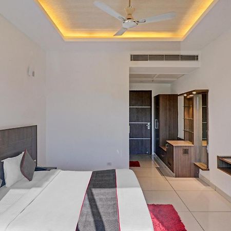 ホテル Oyo Townhouse 484 Sanskriti デリー エクステリア 写真