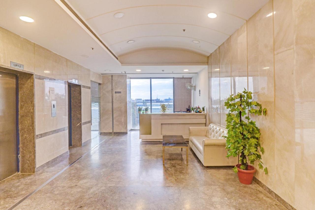 ホテル Oyo Townhouse 484 Sanskriti デリー エクステリア 写真