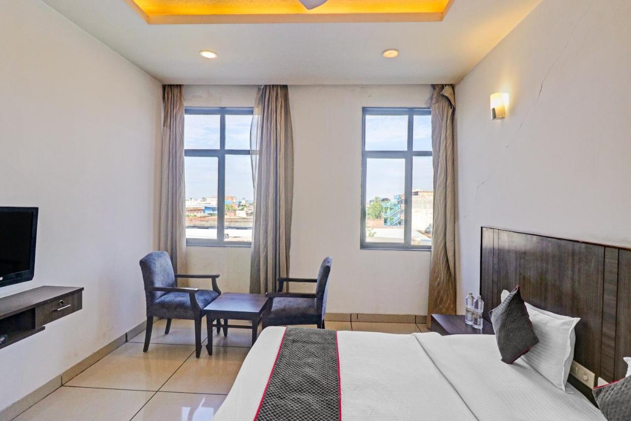 ホテル Oyo Townhouse 484 Sanskriti デリー エクステリア 写真