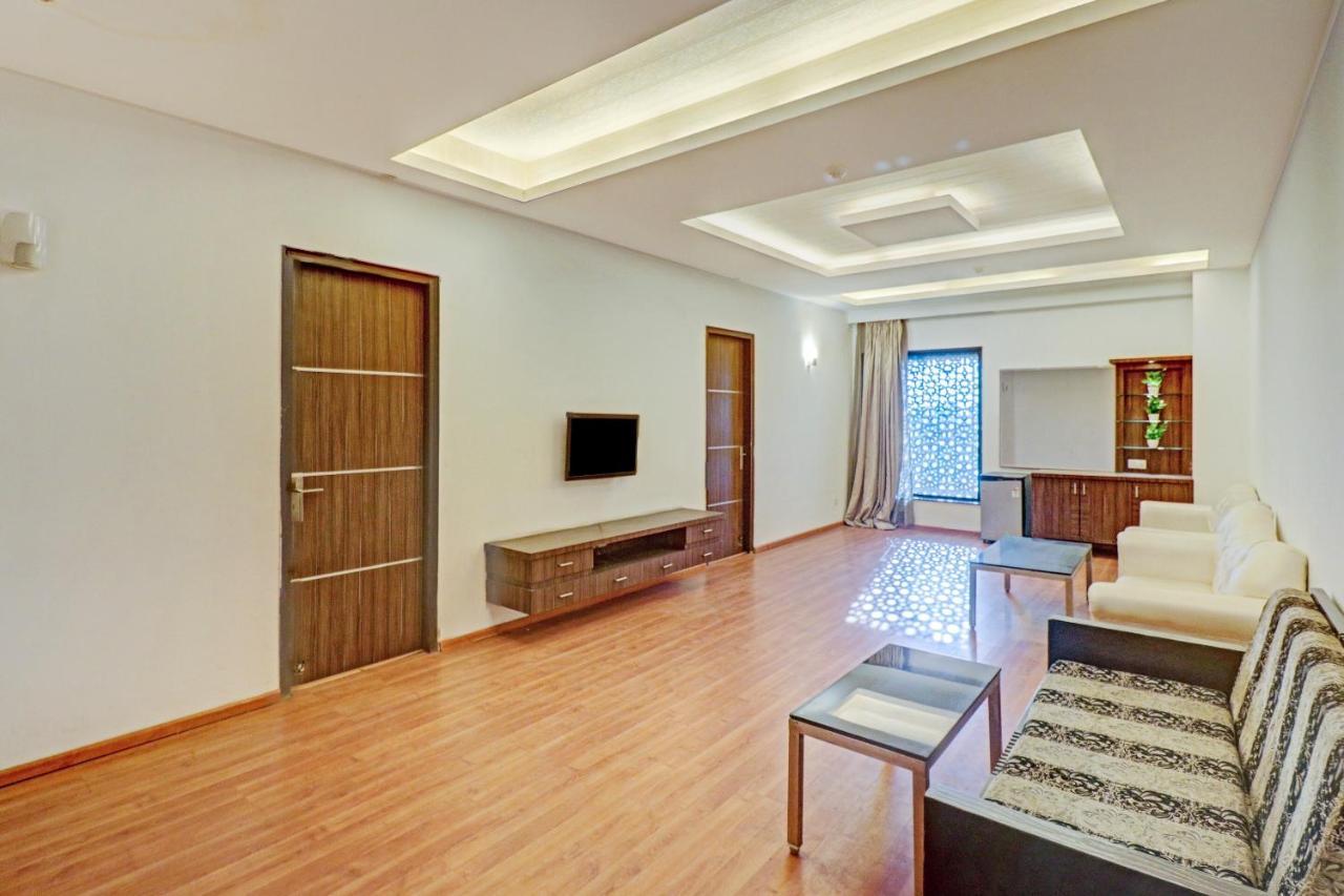 ホテル Oyo Townhouse 484 Sanskriti デリー エクステリア 写真