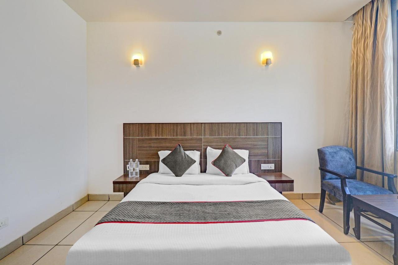 ホテル Oyo Townhouse 484 Sanskriti デリー エクステリア 写真