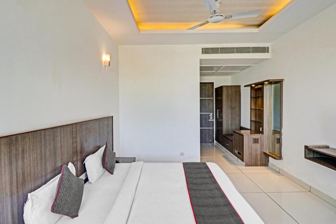 ホテル Oyo Townhouse 484 Sanskriti デリー エクステリア 写真